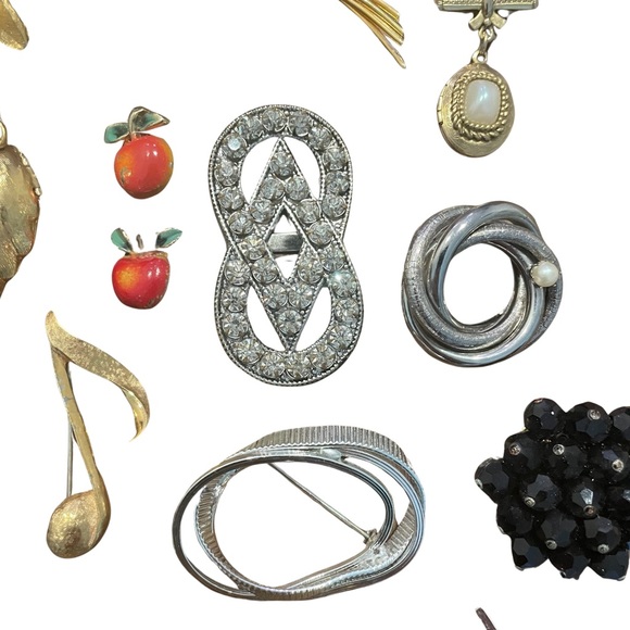 Vintage Pin Collection - Picture 4 of 6